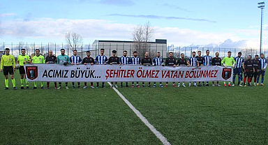 Tekkeköy'de maç öncesi şehitler unutulmadı