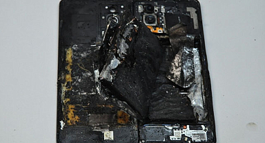 Cep telefonu bomba gibi patladı