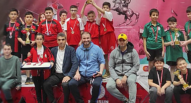 Samsun’da masa tenisinde küçükler kapıştı