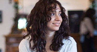 Zeynep Bastık'tan bikinisiyle poz 