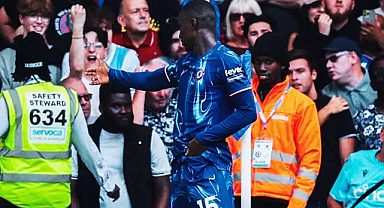 Chelsea'nin yıldızı Nicolas Jackson'dan Yusuf Dikeç Pozu