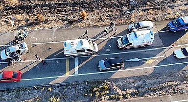 Feci kaza: Anne ve oğlu hayatını kaybetti, 3 kişi yaralandı