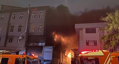 İstanbul'da plastik fabrikasında yangın! Peş peşe patlama oldu