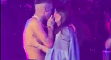 Wanda Nara sevgilisini öpücüklere boğdu