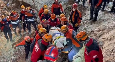 İstanbul'da çöken binanın altında kalan işçinin cesedi çıkarıldı