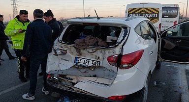 Samsun'da zincirleme trafik kazası! 5 araç birbirine girdi, 2 kişi yaralandı