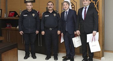 Samsun'da araç hırsızını yakalayan polislere ödül