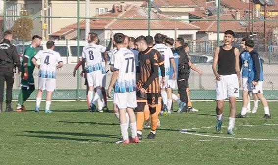 Amatör küme maçından sonra ortalık savaş alanına döndü