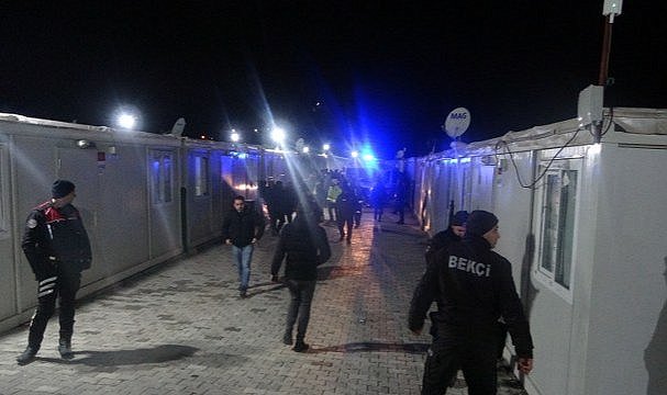 Polis memuruna bıçaklı saldırı