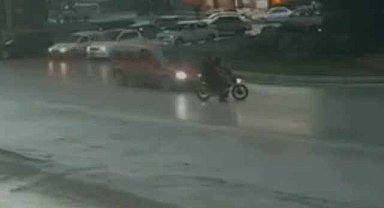 Samsun'da 2 kişinin yaralandığı motosiklet kazası saniye saniye görüntülendi