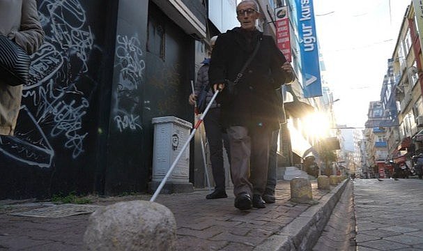 Samsun'da görme engelliler isyan etti!