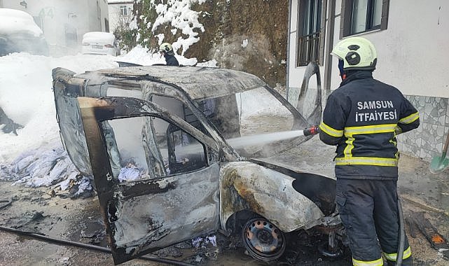 Samsun'da park halindeki araç alev alev yandı