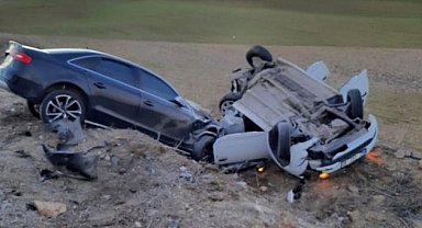Ankara'da trafik kazası! Araçlar tarlaya uçtu! 1 kişi öldü