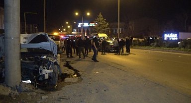 Samsun Bafra'da araçlar birbirine girdi! 4 kişi yaralandı