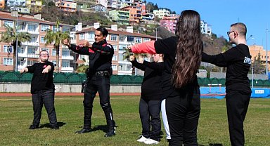 Samsun’da polis memuru özel çocukları, şampiyona için çalıştırıyor