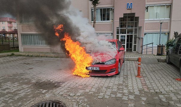 Amasya'da otomobil alev alev yandı!