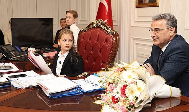 Başkan İhsan Kurnaz koltuğunu çocuklara devretti