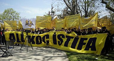 Fenerbahçe Divan Kurulu toplantısı sırasında bir grup taraftardan yürüyüş! “Ali Koç istifa”