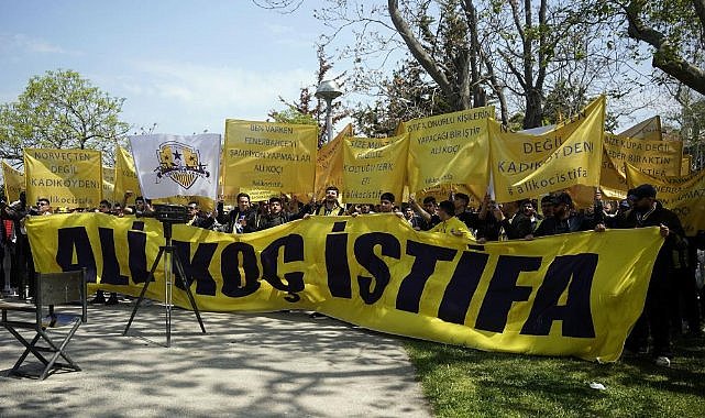 Fenerbahçe Divan Kurulu toplantısı sırasında bir grup taraftardan yürüyüş! “Ali Koç istifa”