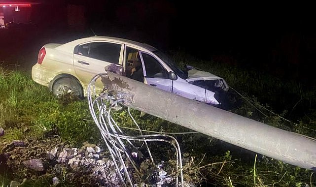 Samsun'da kaza! Elektrik direğine çarptı