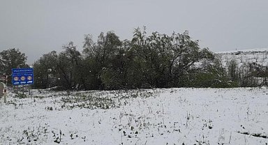Samsun Vezirköprü'ye nisan ayında kar yağdı
