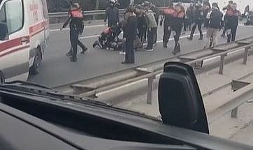 TEM Otoyolunda zincirleme kaza! 4 polis memuru yaralandı