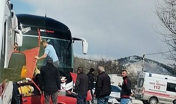 Yolcu otobüsü ile otomobil çarpıştı: 1 ölü, 1 ağır yaralı