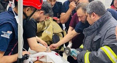Yüksekten düşen çocuğun beline demir saplandı