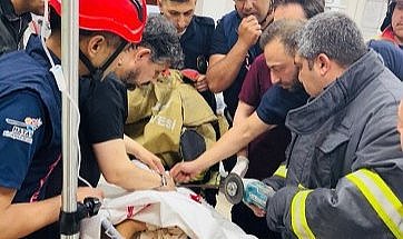 Yüksekten düşen çocuğun beline demir saplandı