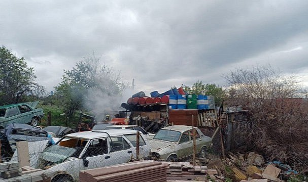 Ankara'da sanayide yangın patlamaya neden oldu