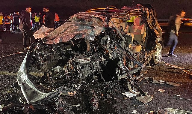 Ankara-Niğde yolunda feci kaza! Kafa kafaya çarpıştılar çok sayıda ölü ve yaralı var