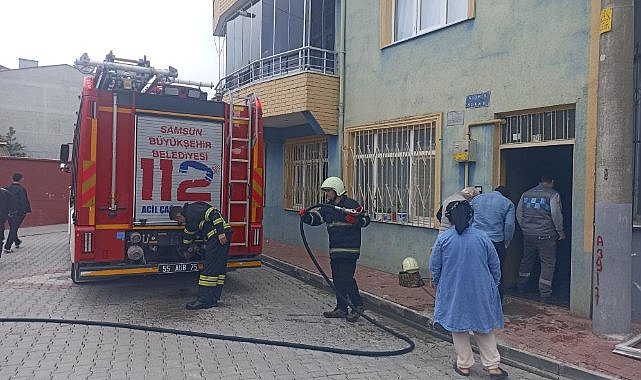 Samsun’un Bafra ilçesinde 2 katlı binada korkutan yangın!