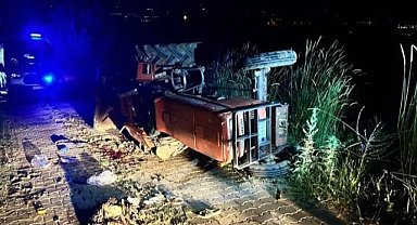 Traktörün altında kalan 2 çocuk babası adam can verdi! 1 kişi de yaralandı