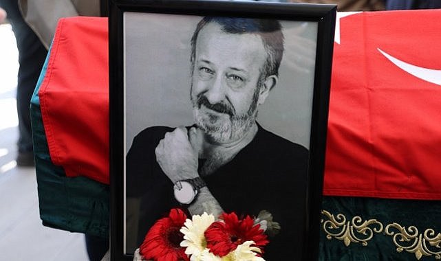 Usta oyuncu Naşit Özcan, son yolculuğuna uğurlandı