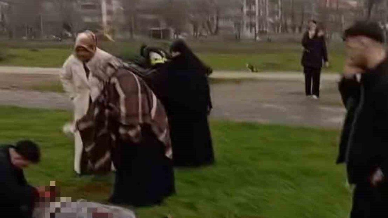 Bıçaklı kavga! Boğazı kesilen kişi hayatını kaybetti