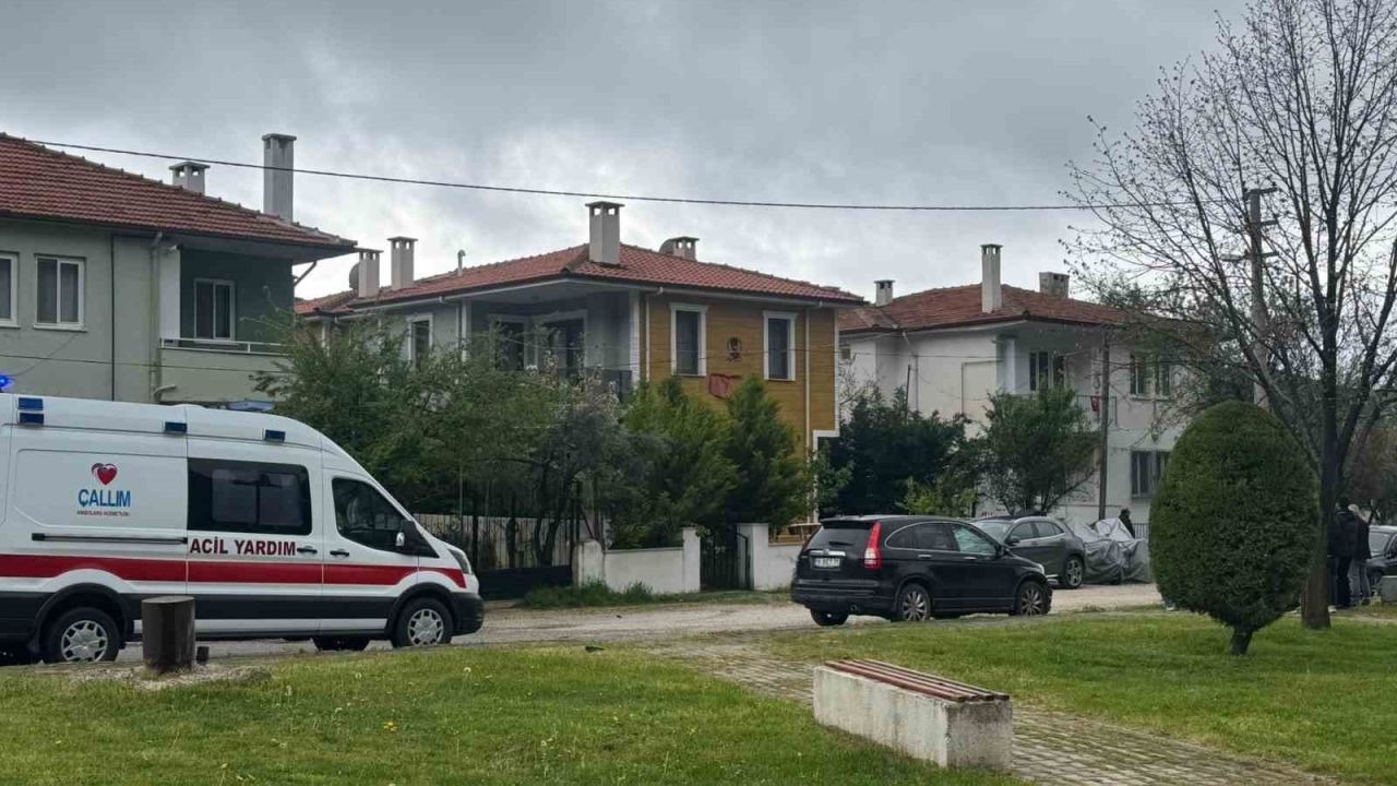 74 yaşındaki yaşlı adam evinde ölü bulundu