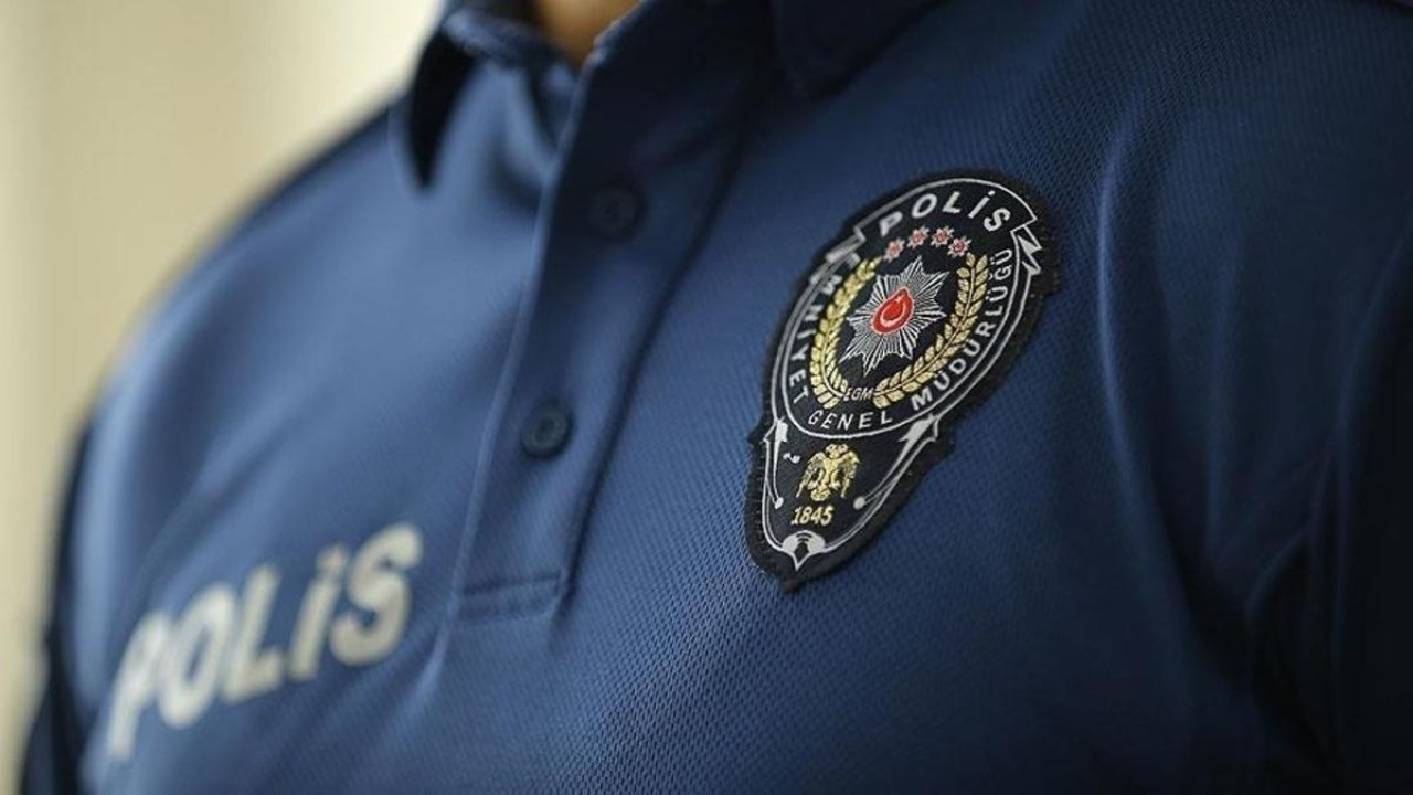 Bıçaklı kavga! 17 yaşındaki şüpheli 2 polisi bıçakladı