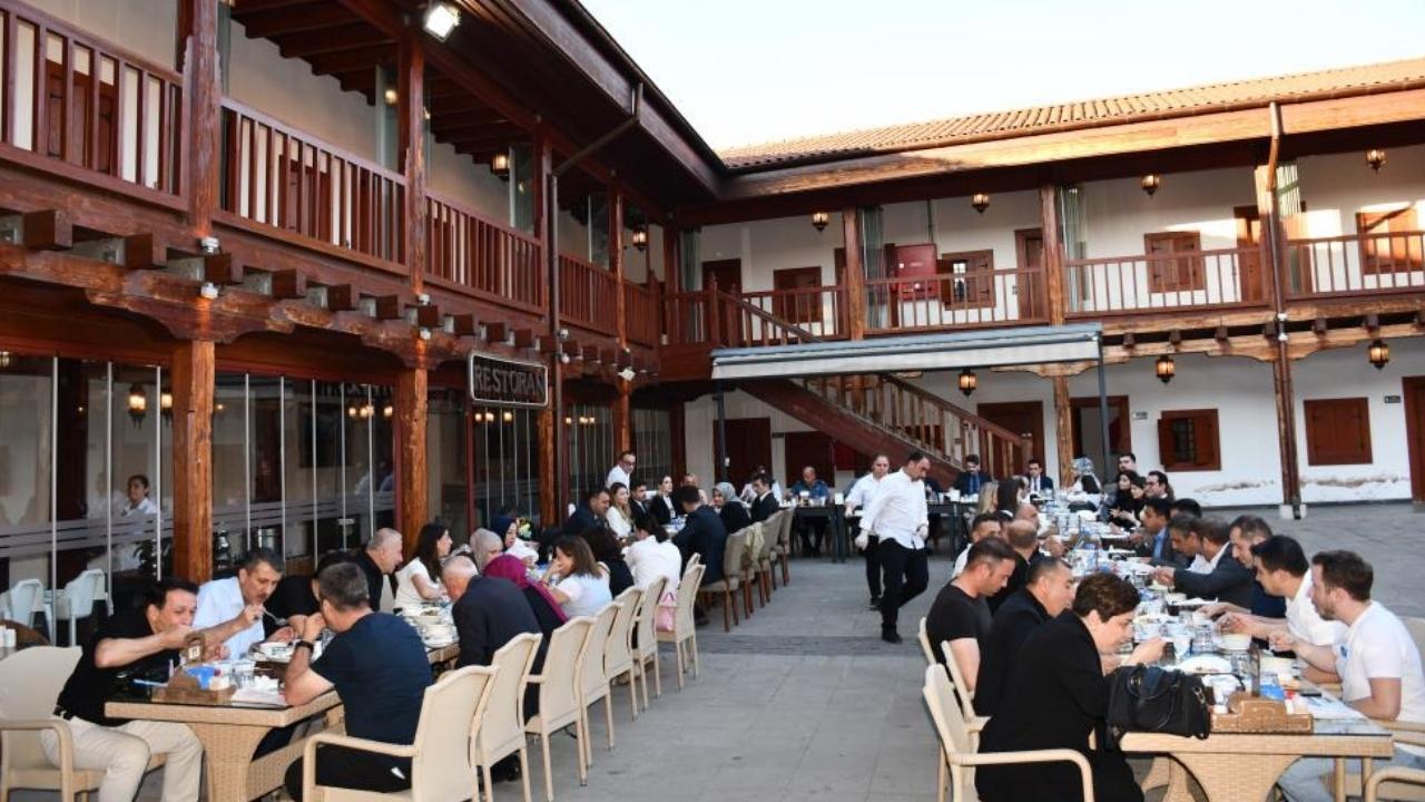 Vezirköprü'de tayini çıkan hakim ve savcılara veda