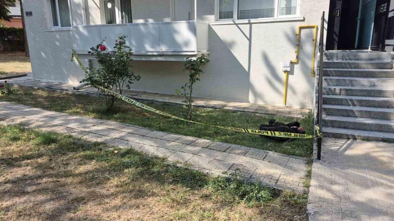 4’üncü kattan düşen yaşlı kadın hayatını kaybetti