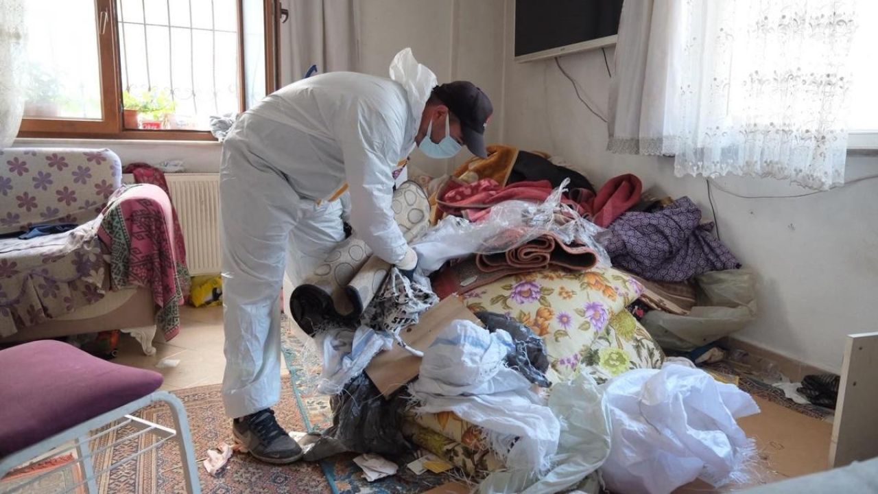 6 ayda ikinci kez temizlenen evden 5 ton çöp çıktı