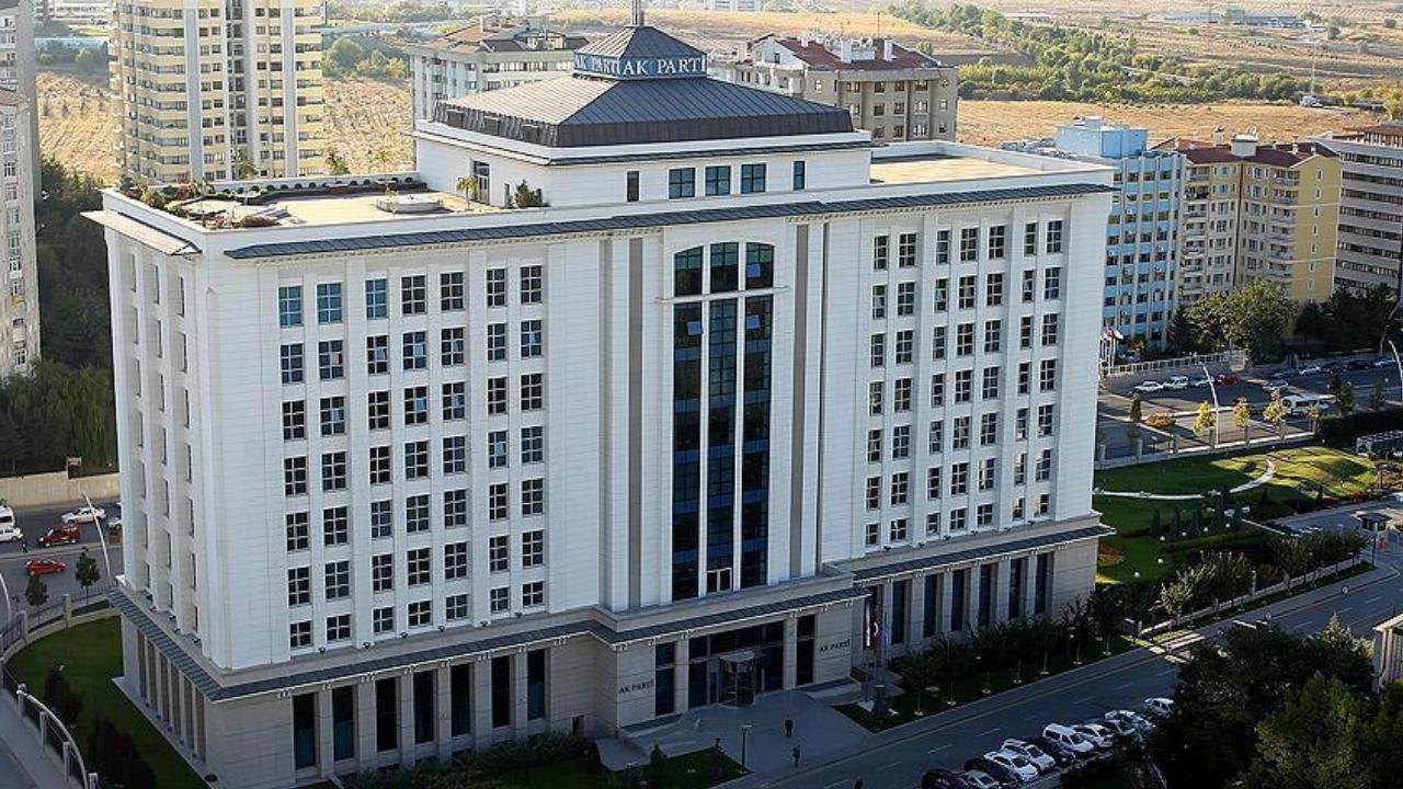 AK Parti'de 3 il başkanı değişti