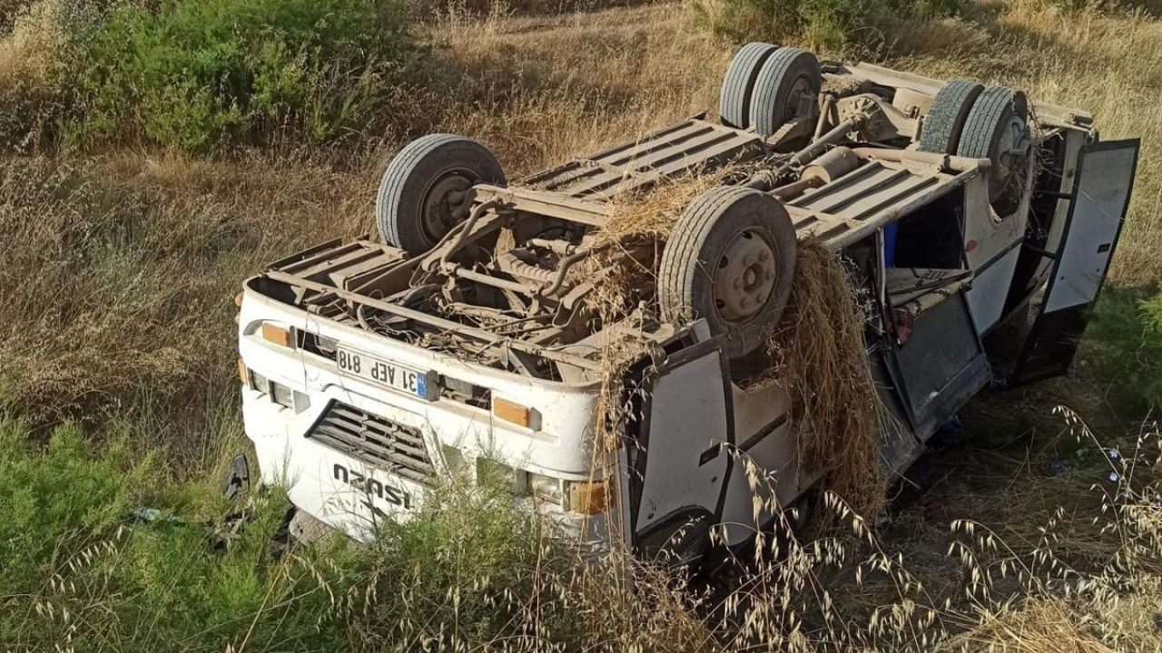 Amasya’da tarım işçilerini taşıyan midibüs devrildi: 16 yaralı