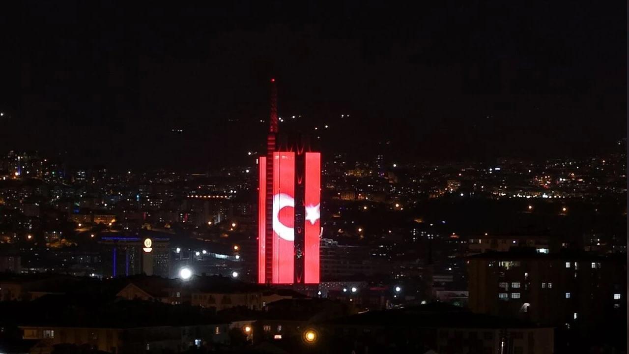 Ankara NATO zirvesi! Üye ülkelerin bayrakları binaya yansıtıldı