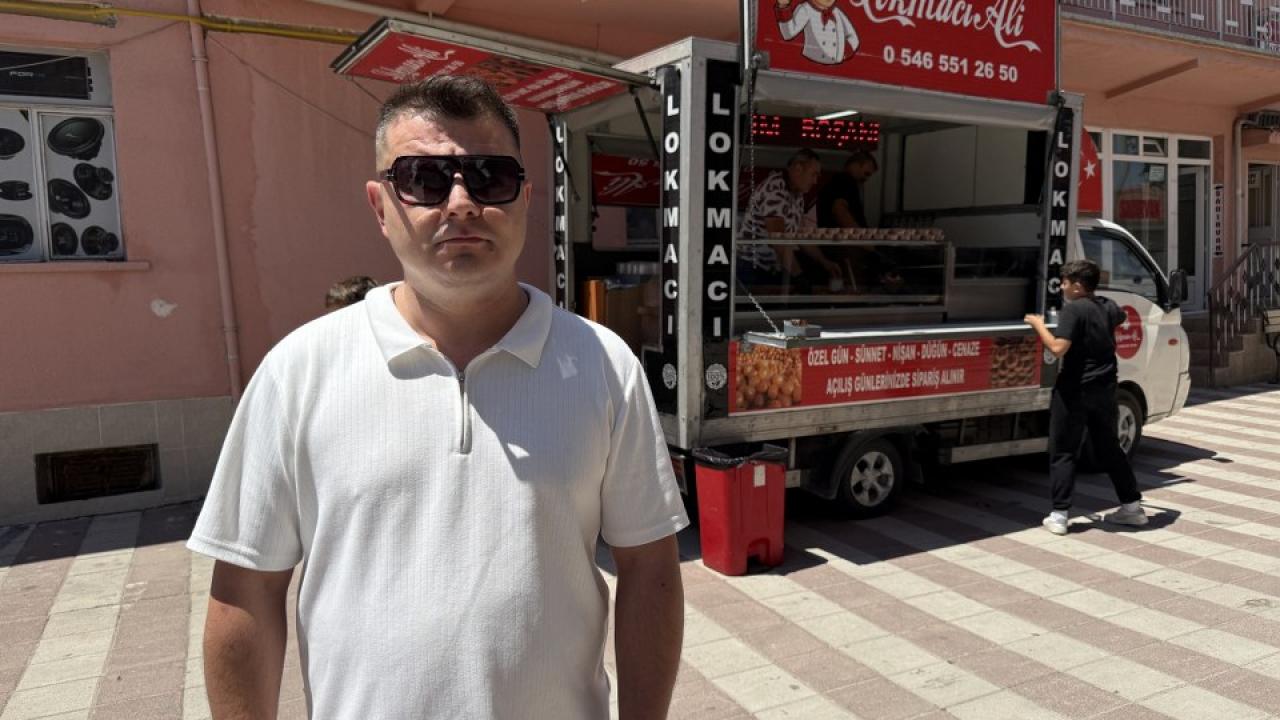 Boşanmasını kutlamak için lokma döktürdü!