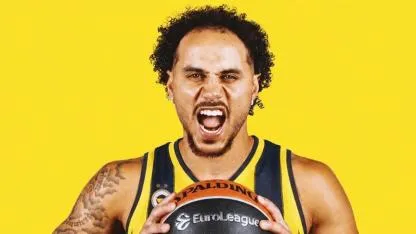 Fenerbahçe Shane Larkin'i açıkladı