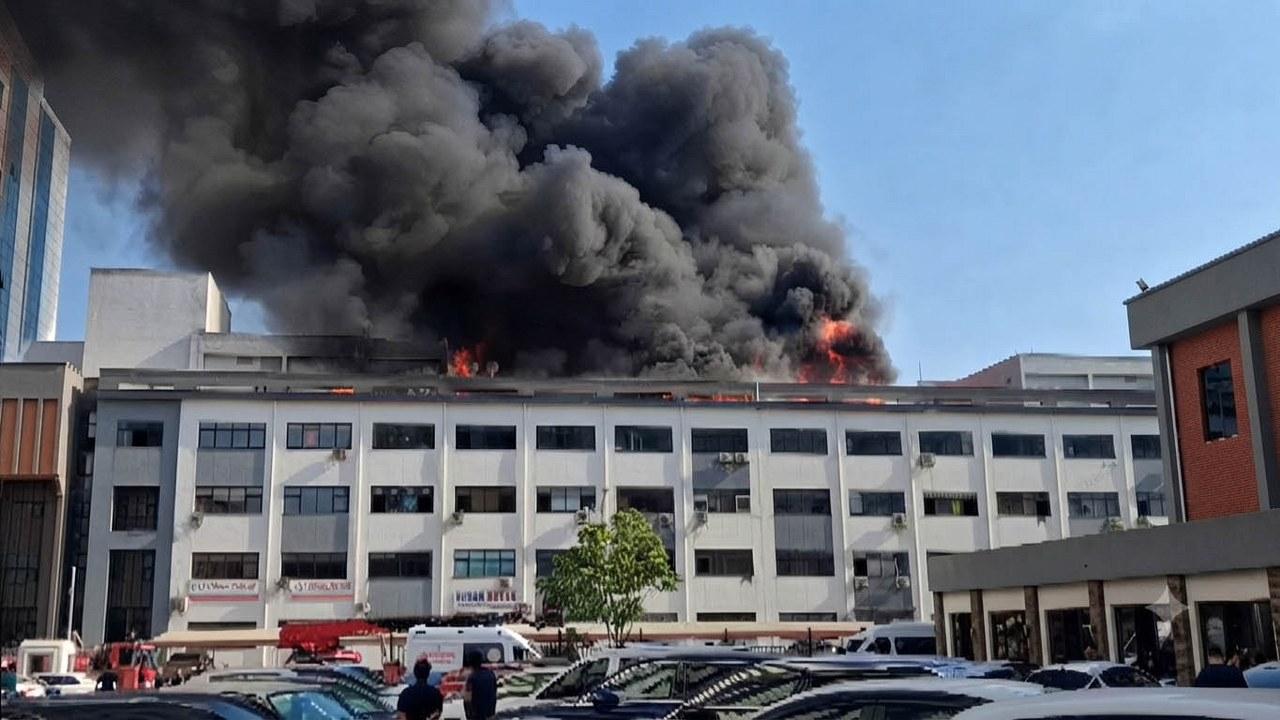 Gaziantep’te 5 katlı iş merkezinde yangın