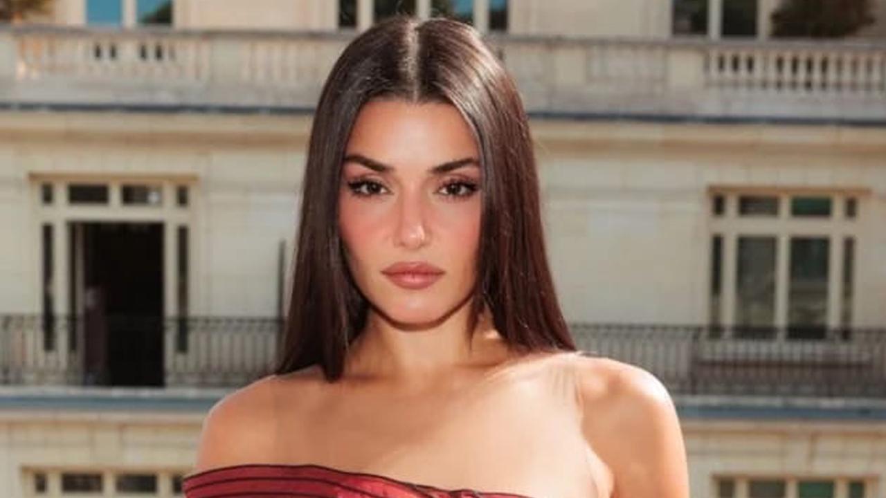Hande Erçel Paris Moda Haftası’nda! Tarzına beğeniler yağdı!