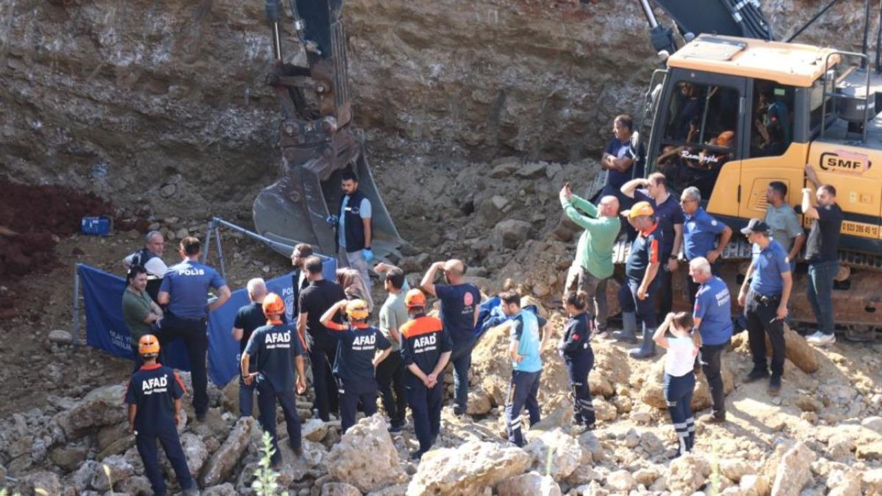 İnşaat kazısında göçük altında kalan kepçe operatörü can verdi