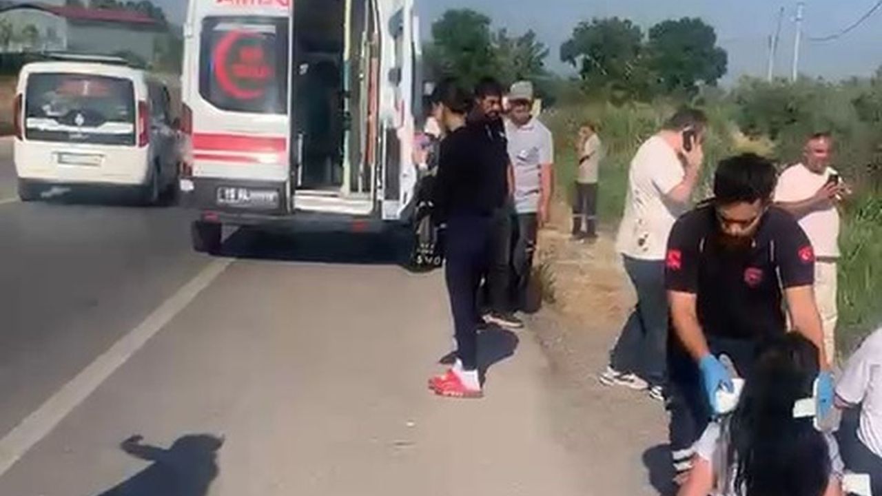 İşçi servis minibüsüyle otomobil çarpıştı; 15 yaralı