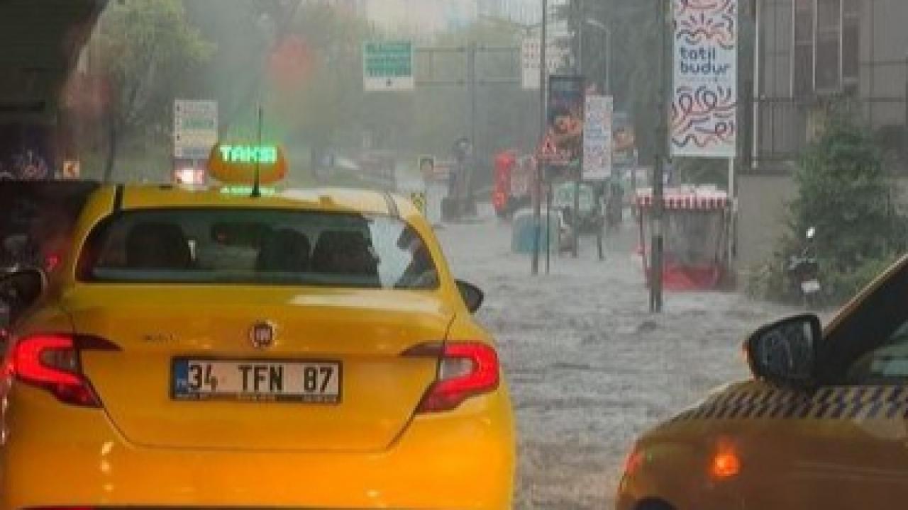 İstanbul hava durumu! Sağanak hayatı felç etti
